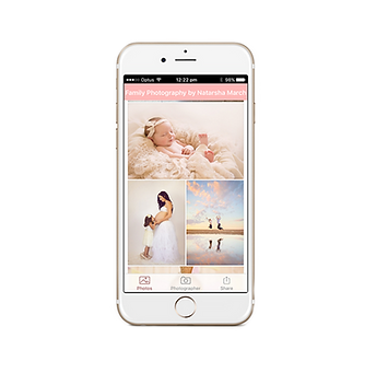 mobile phon showing digitl files from a newborn photography session with Natarsha March in Brisbane
