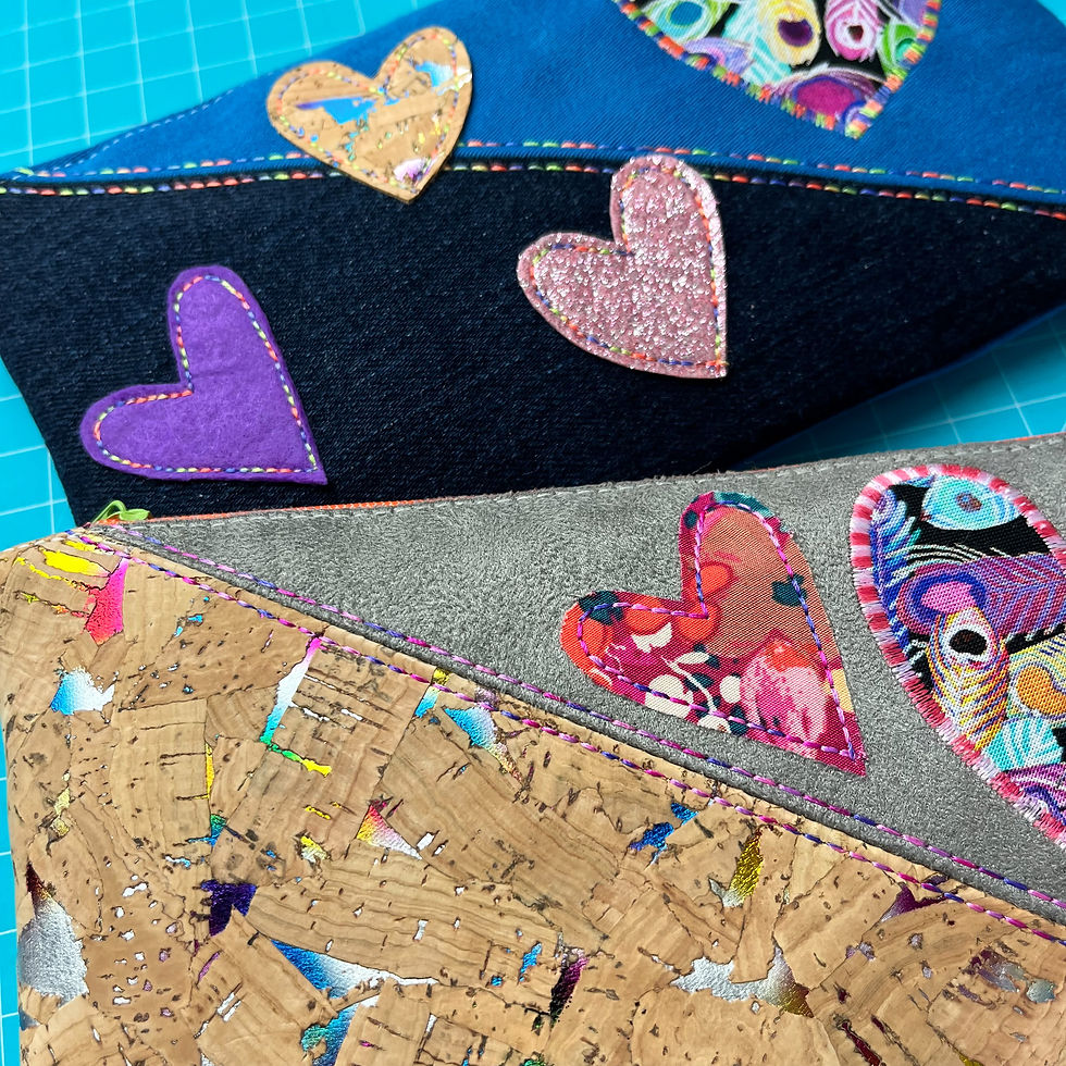 pochette avec des appliqués coeur