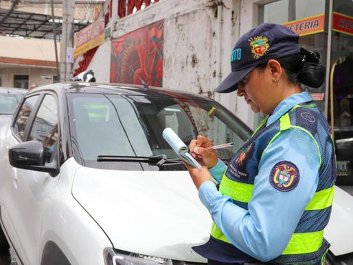 Autoridades realizaron control en la carrera Sexta por mal parqueo y ocupación indebida del espacio público