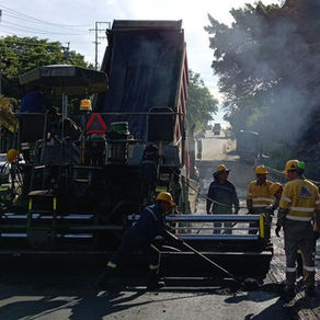 Alcaldía de Ibagué avanza en rehabilitación de vía en barrio Topacio durante este puente festivo