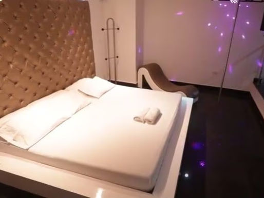 La popular práctica sexual que explicaría la crisis de los moteles en Colombia