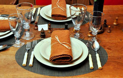 A-HELYESEN-TERÍTETT-ASZTAL