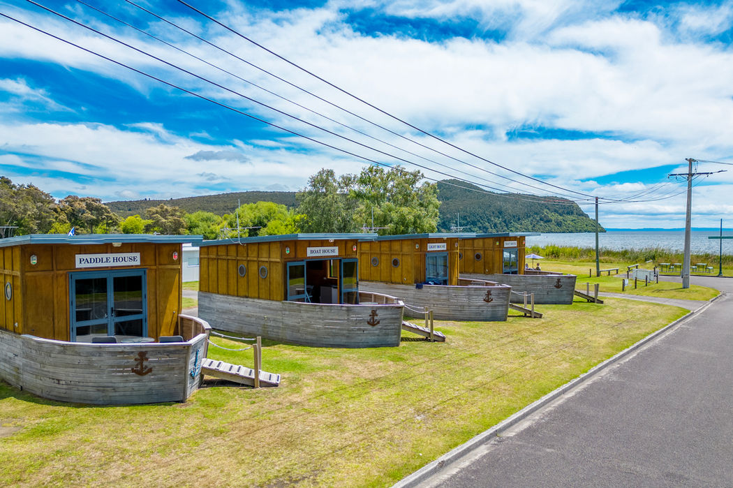 boat house cabin, Motuoapa Bay holiday Park