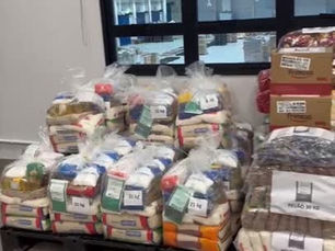 Mais de 2 toneladas de alimentos arrecadados