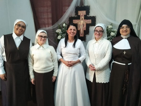 Irmã Maria Catarina ingressa no noviciado das Irmãs Clarissas em Porto Alegre 