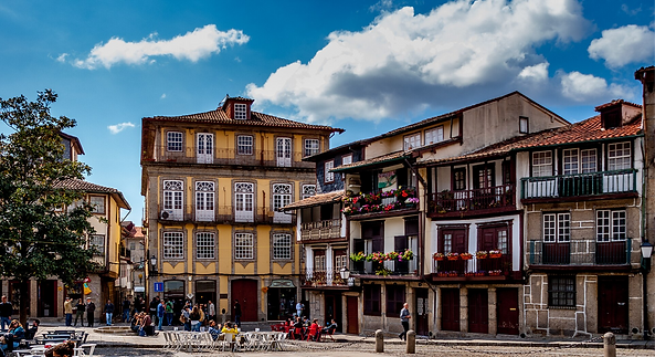 Centro_Histórico_de_Guimarãe_edited.png