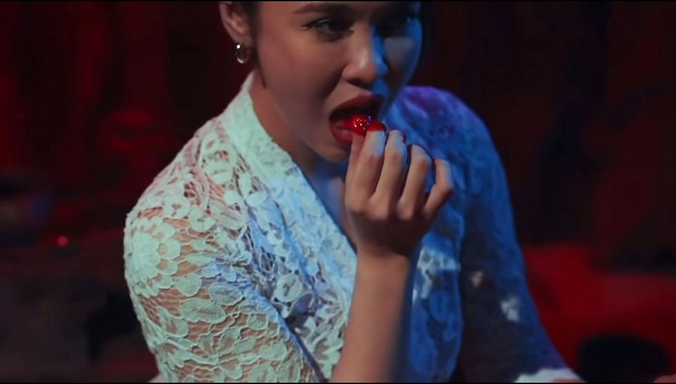 Emma Maembong Makan Daging Mentah Dalam Santau Perempuan Terlarang, Netizen Terus Meremang