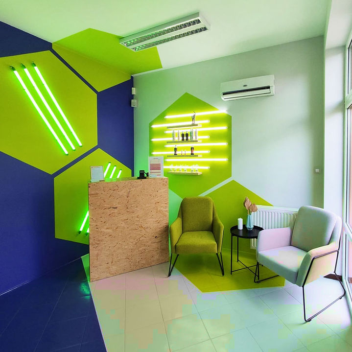 Fioletowo-limonkowy hol studia depilacji woskiem