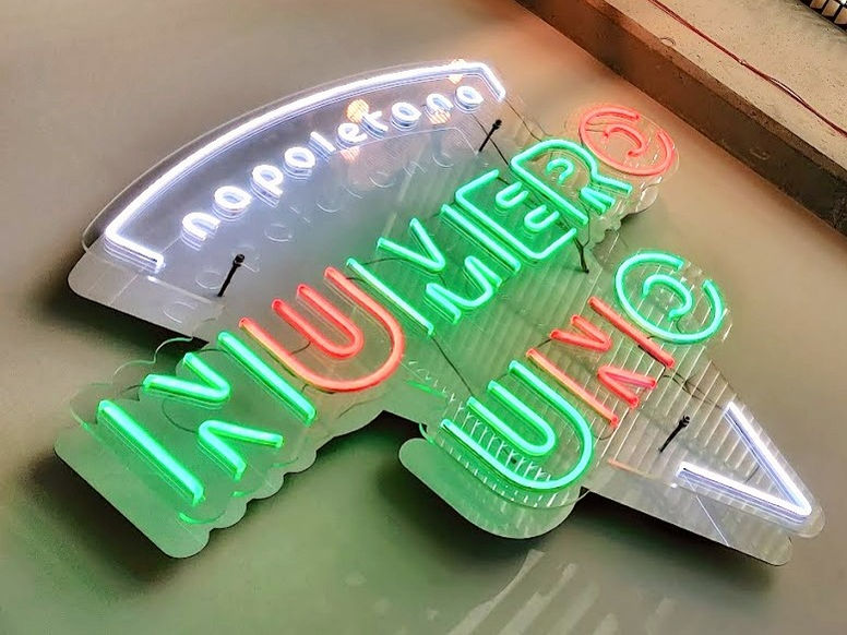 Numero uno neon | red and green neon "Numero Uno" in the shape of a slice of pizza