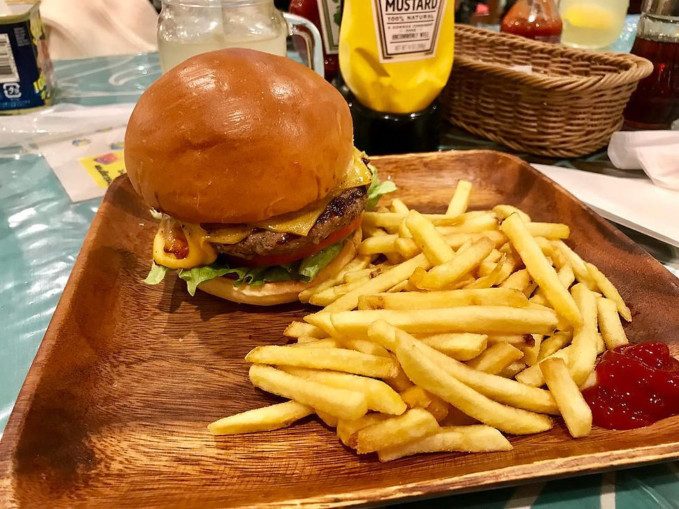 ショーの打ち上げはお決まりのハンバーガー