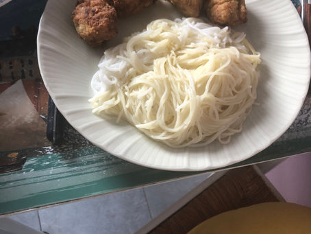 Rissoles à la viande et pâtes de riz