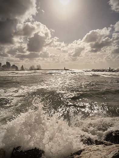 Dao Clinic - Picture of sad sea to image life during Oncological treatments