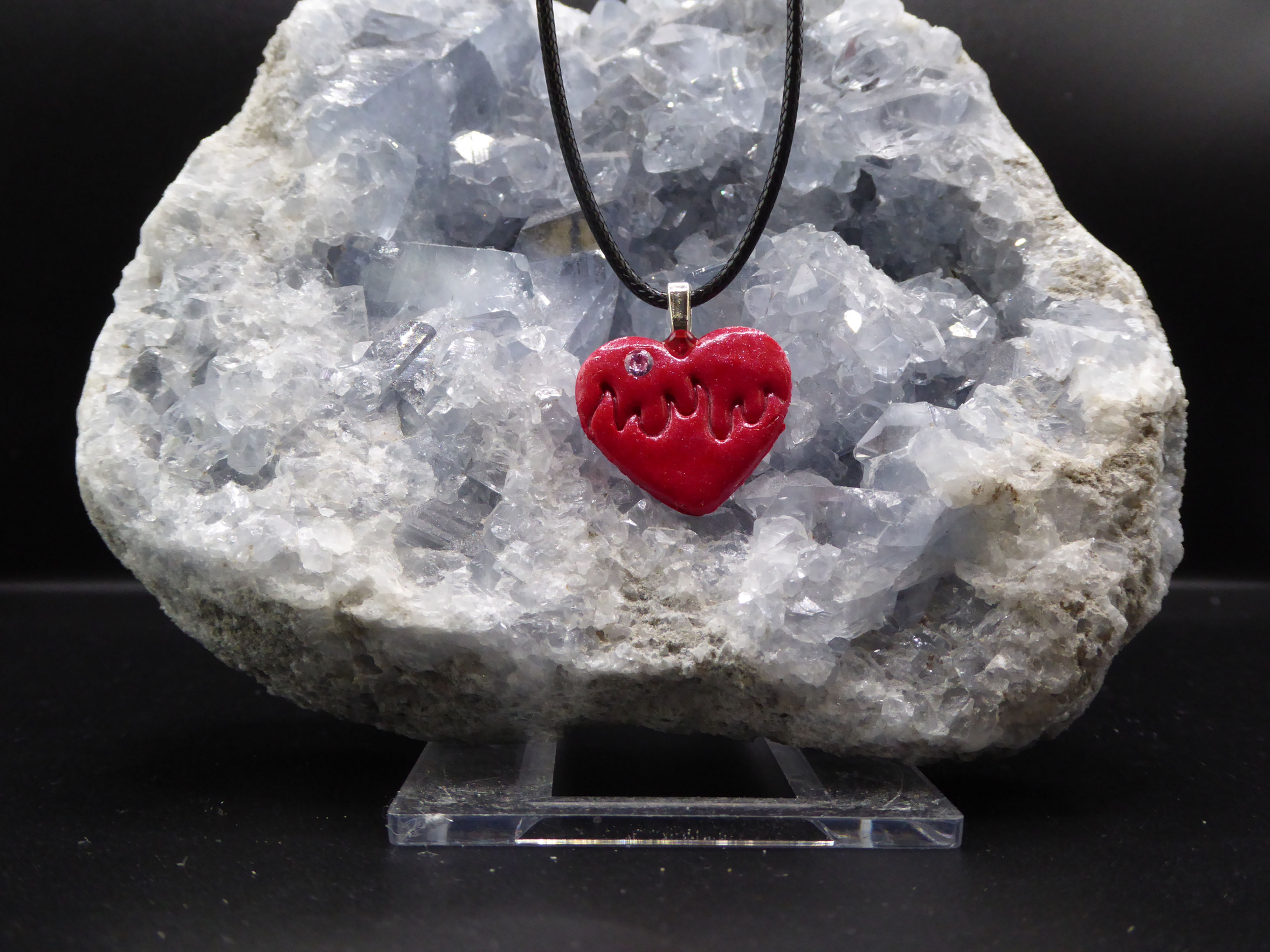 Pendentif « Cœur Fuchsia Passion » – Petit cœur fuchsia en pâte Fimo