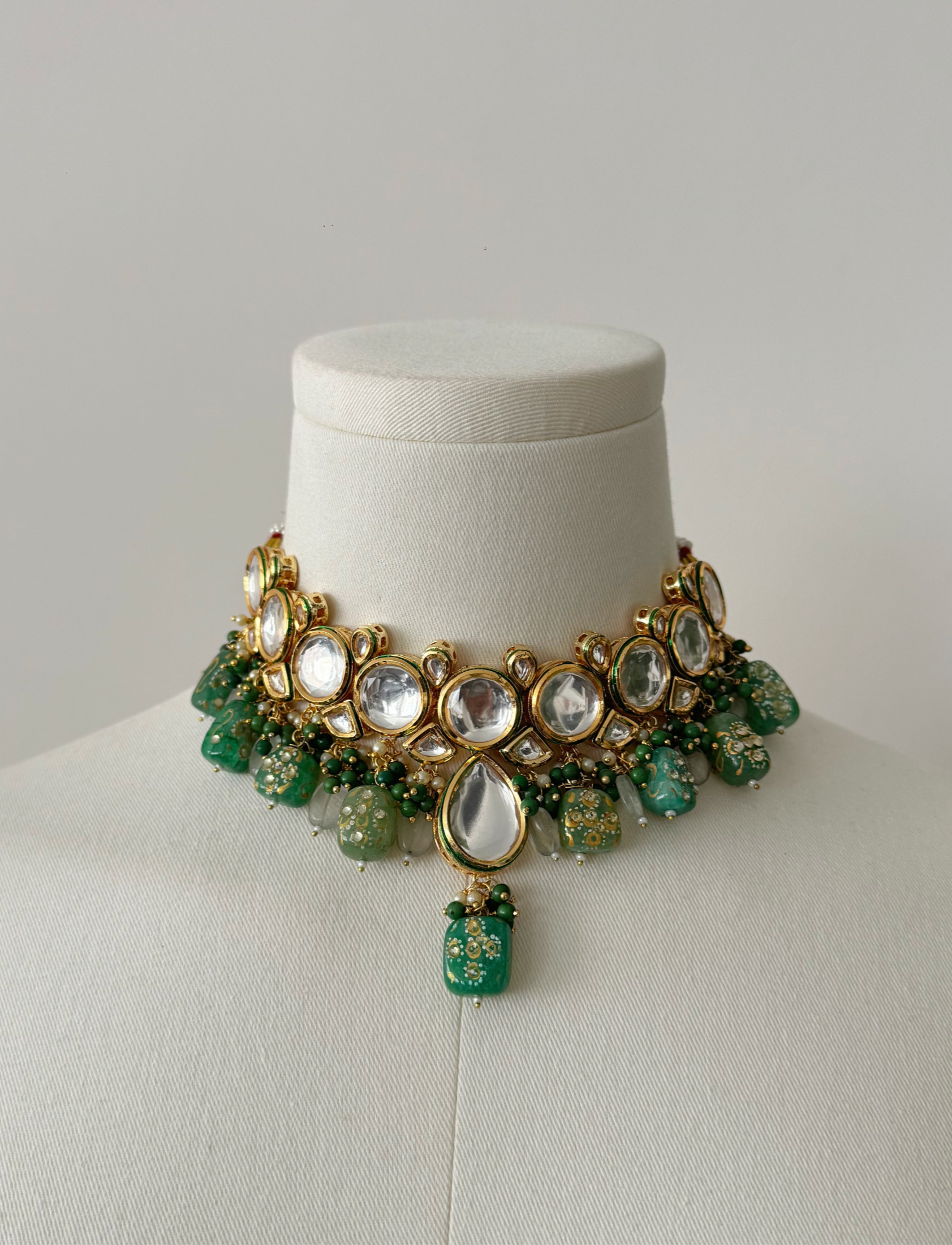 Vana Necklace Set