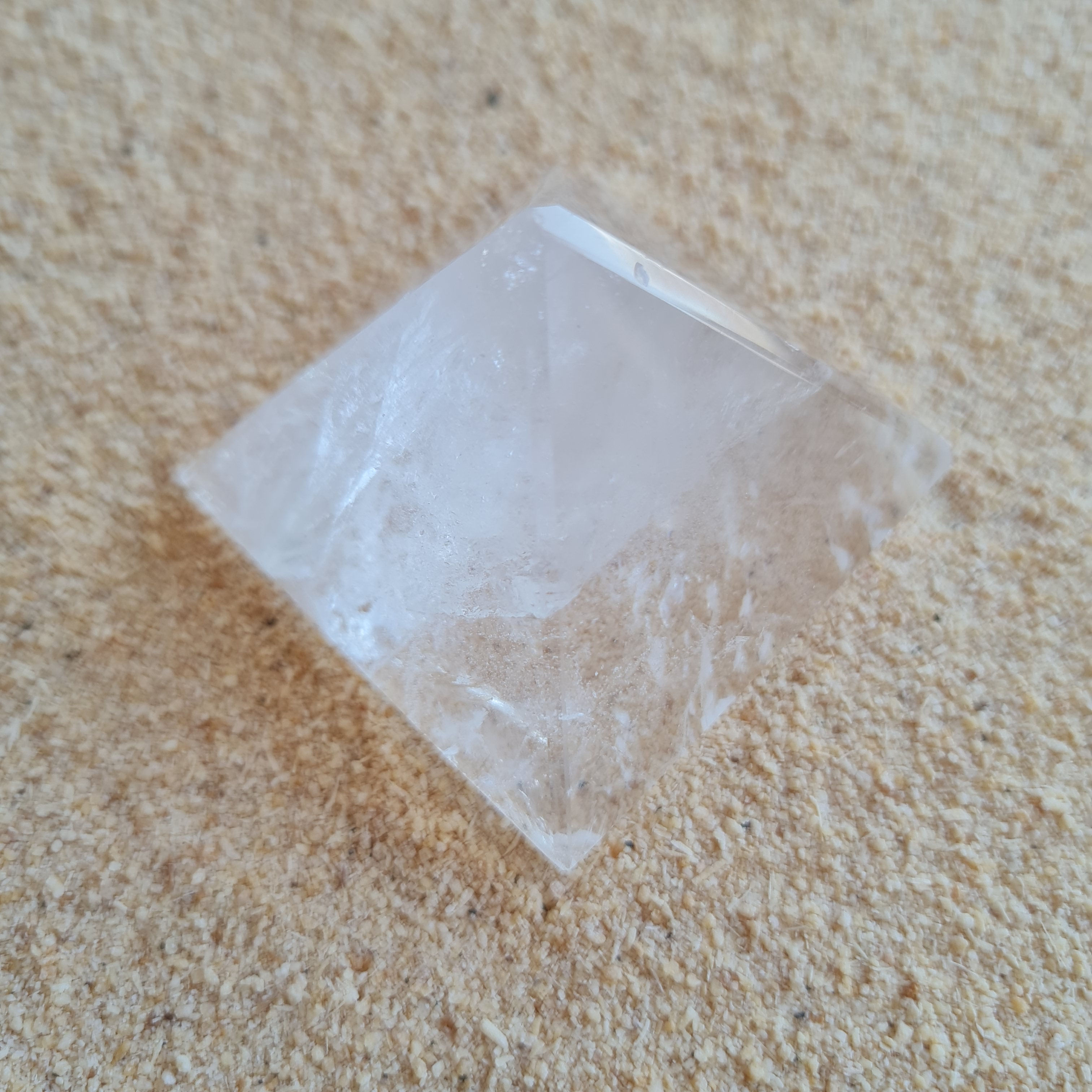 Pirâmide de Quartzo Transparente 01