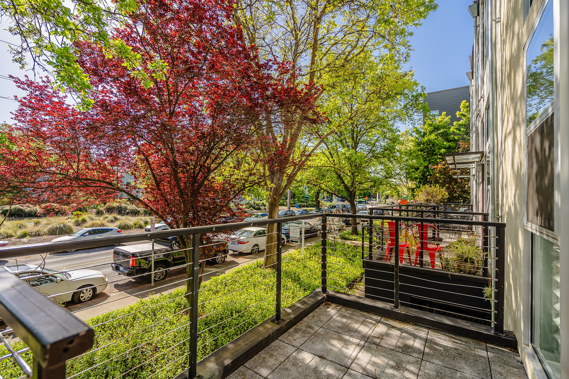 With Compass Concierge, we staged and prepped this vacant Walnut Creek townhome to highlight its modern features—resulting in a record-breaking $660/sf sale in just 9 days.