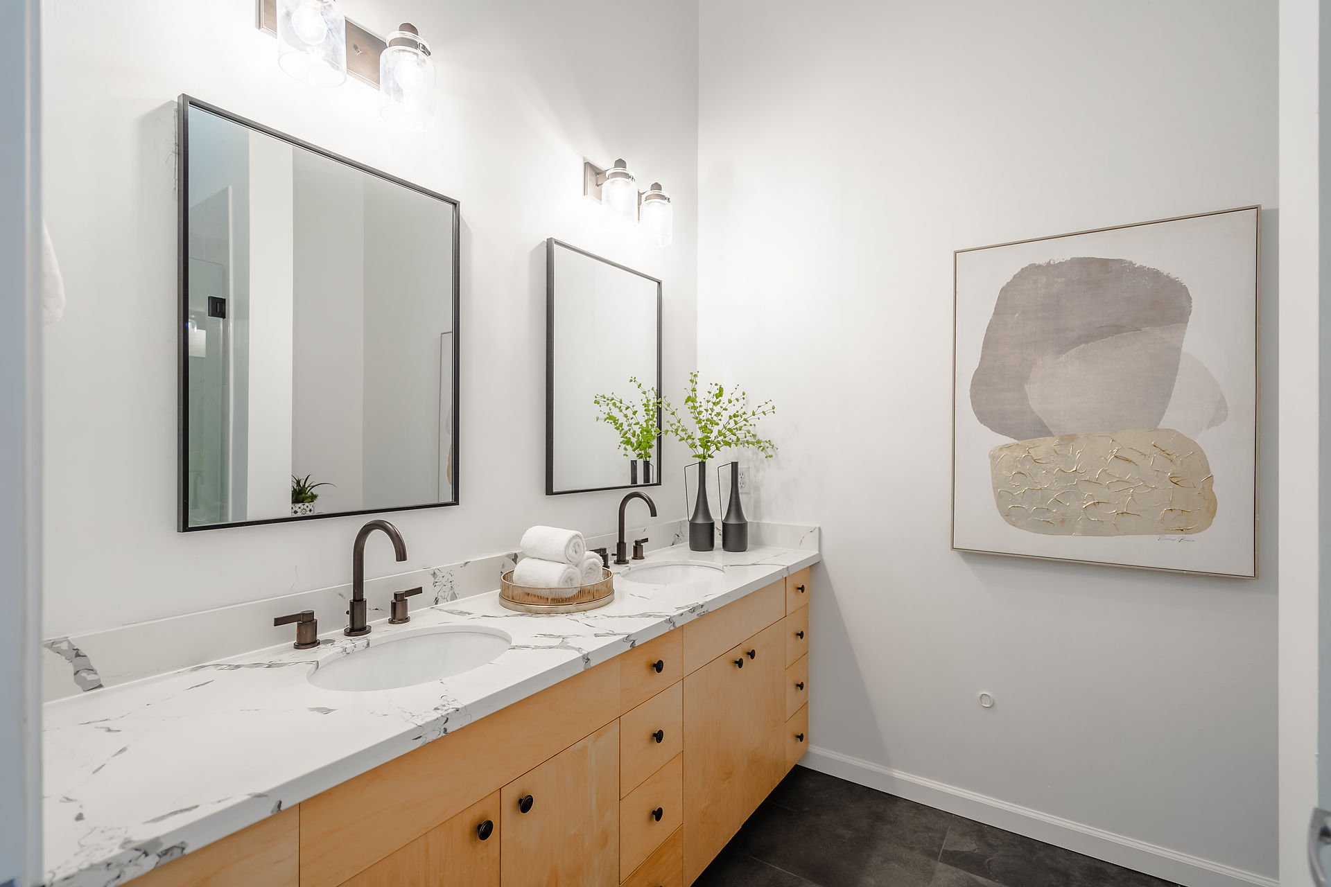 With Compass Concierge, we staged and prepped this vacant Walnut Creek townhome to highlight its modern features—resulting in a record-breaking $660/sf sale in just 9 days.