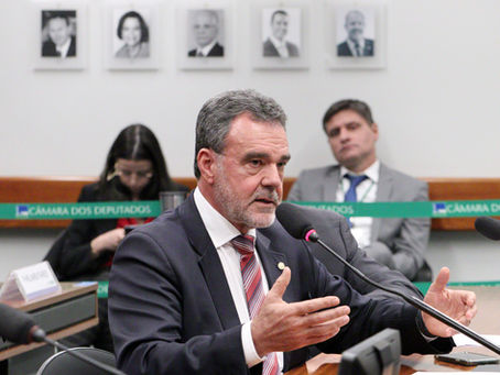 Bolsonaro promete R$ 600, mas Orçamento 2023 traz AuxÃlio de R$ 405