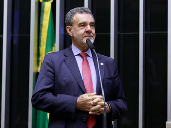 Daniel Almeida se reelege e vai para o sexto mandato na Câmara