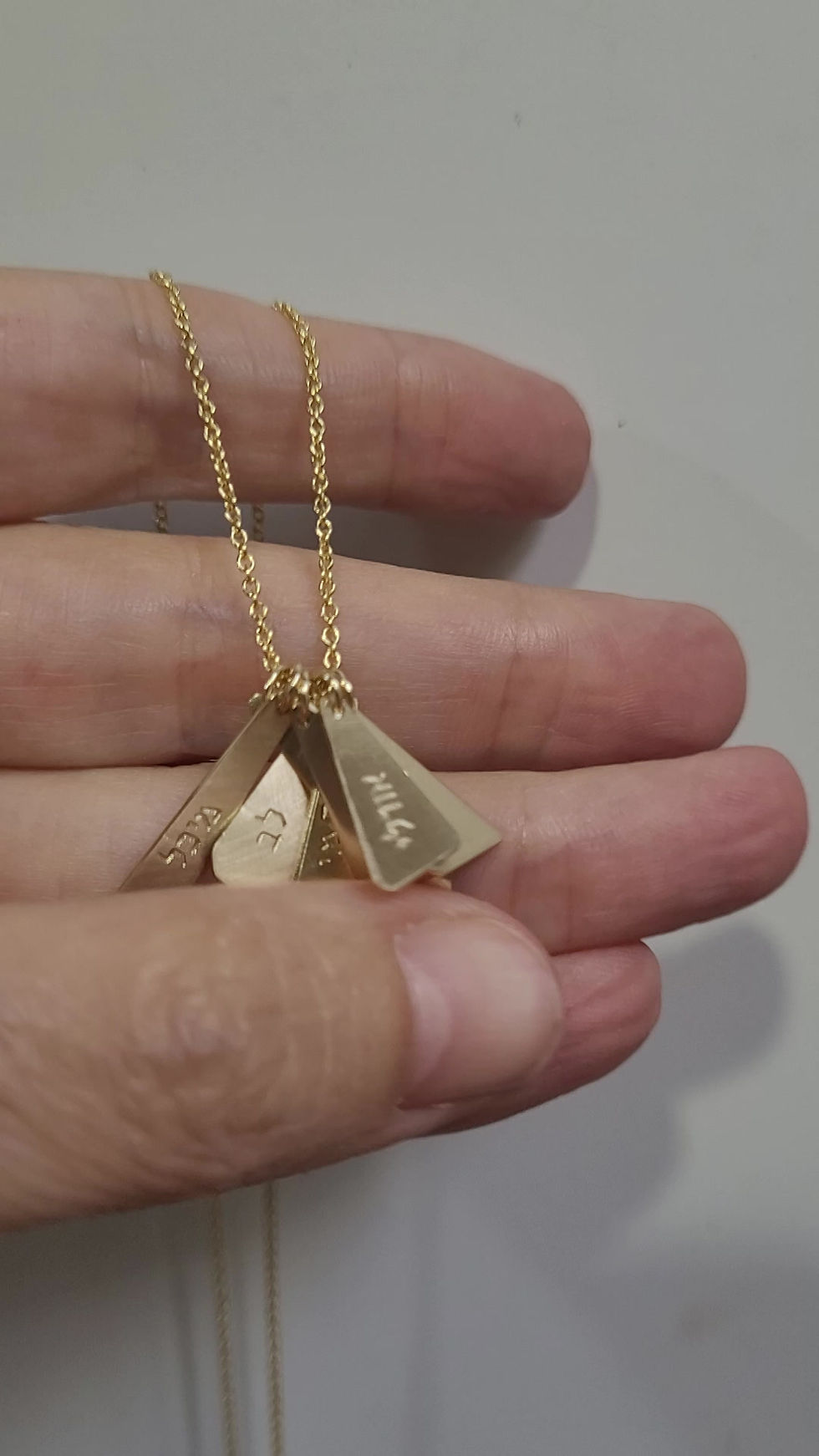 Thumbnail: שרשרת נוצה מרובת לוחיות החל מ-