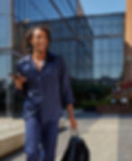 Pessoa sorrindo, representando confiança e bem-estar emocional