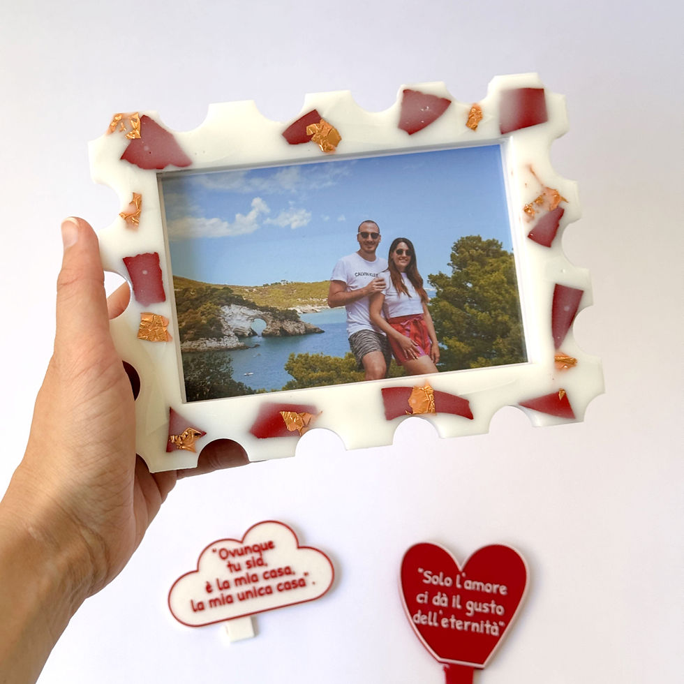 Thumbnail: Cornice riCORDA- bianca e rossa