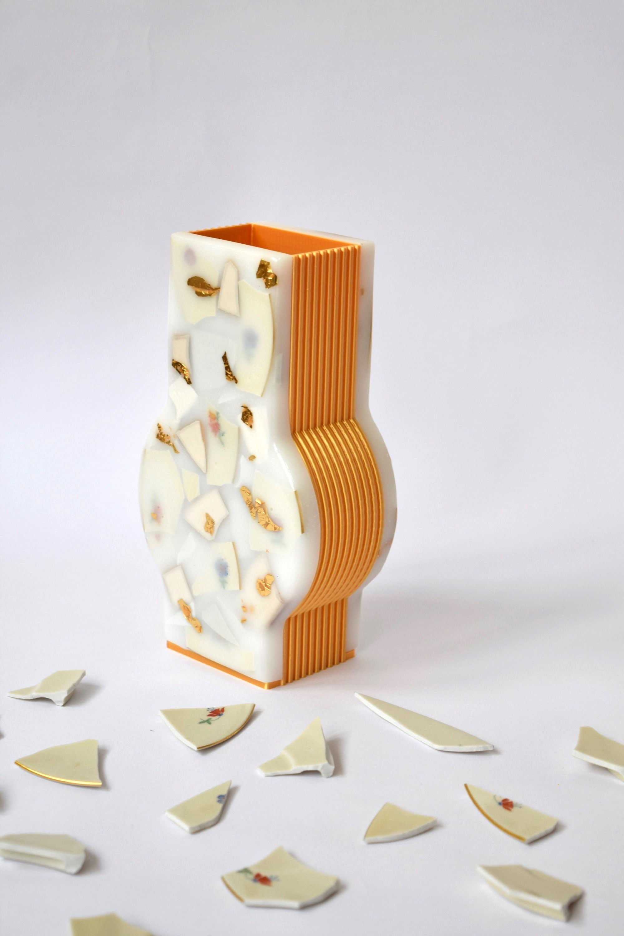 VASO GIGLIO_VASO DA FIORI_VASO DI CERAMICA_VASO CON CERAMICA DI RICICLO_CERAMICA RICICLATA_GIGLIO