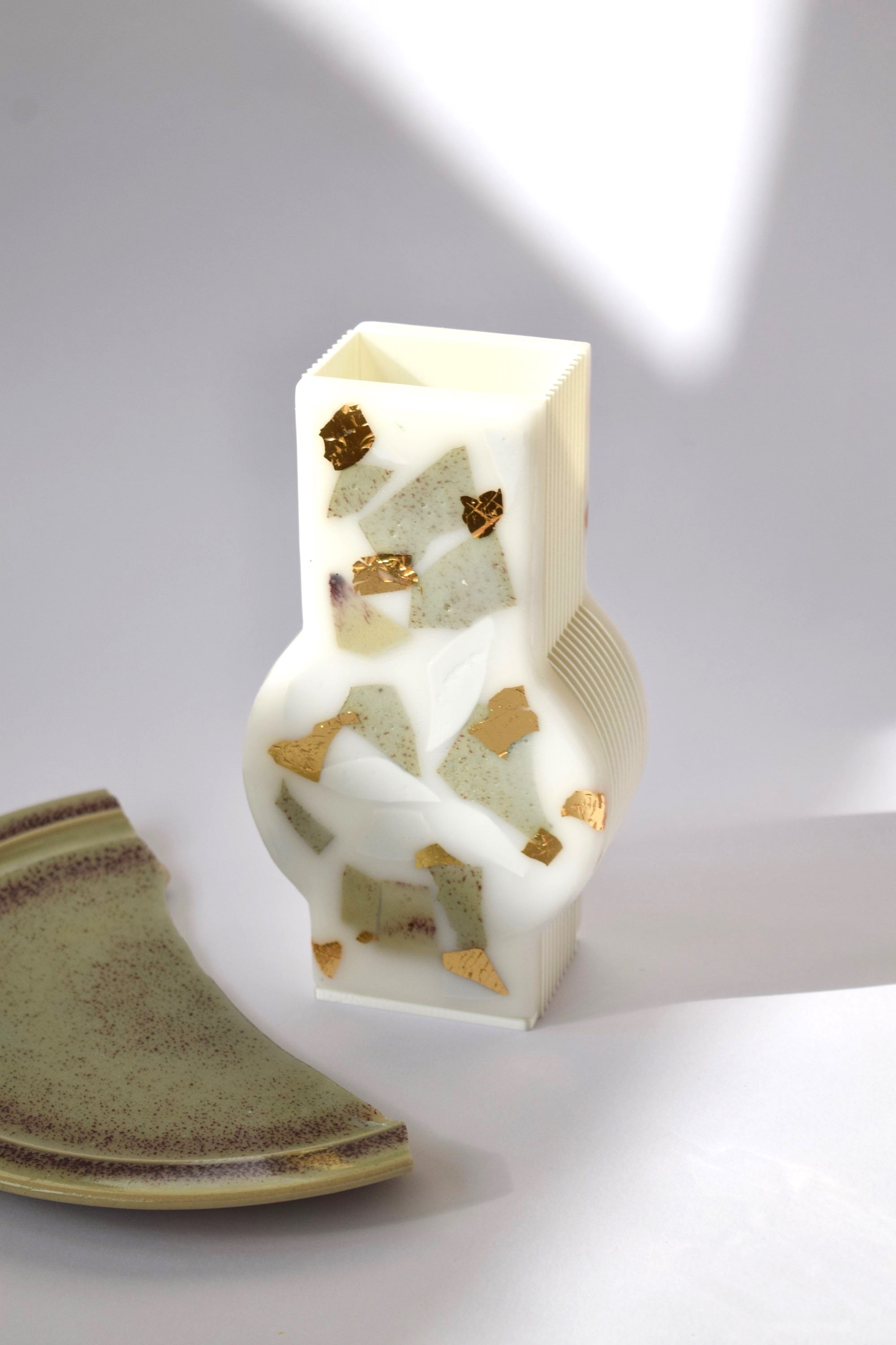 VASO GIGLIO_VASO DA FIORI_VASO DI CERAMICA_VASO CON CERAMICA DI RICICLO_CERAMICA RICICLATA_GIGLIO