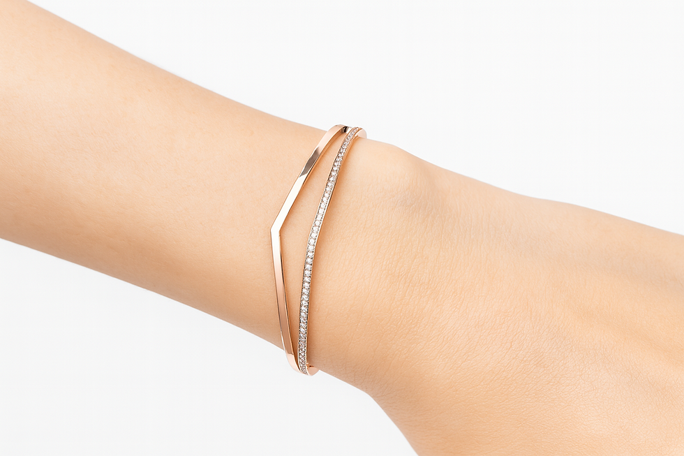 Miniaturbild: Eleganter Armreif vergoldet mit funkelnder Kristallreihe – *JODEE