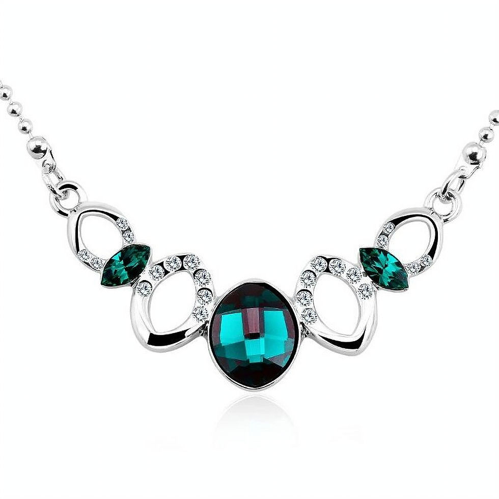 Elegante Gliederkette, die zu einem aufwendig verzierten Anhänger mit Smaragdgrünem-Stein führt.