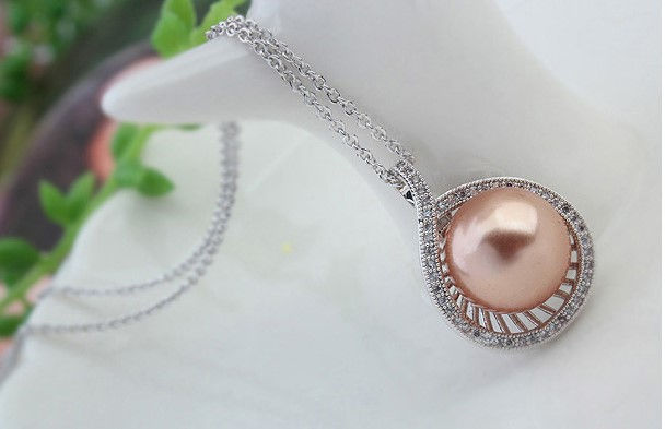 Miniaturbild: Roséperle Halskette