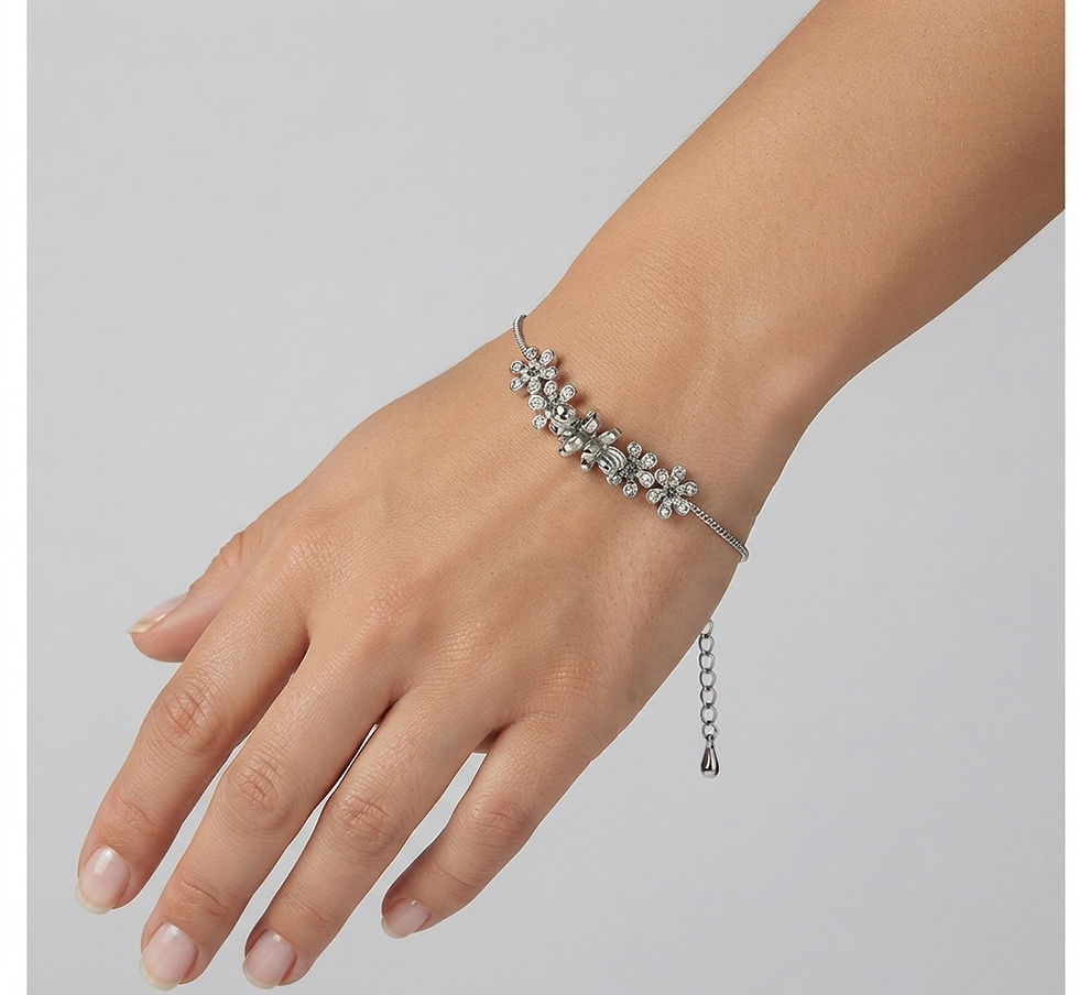 Romantisches und feminines Armband in Silberoptik für einen glänzenden Akzent im Alltag oder zu besonderen Anlässen.