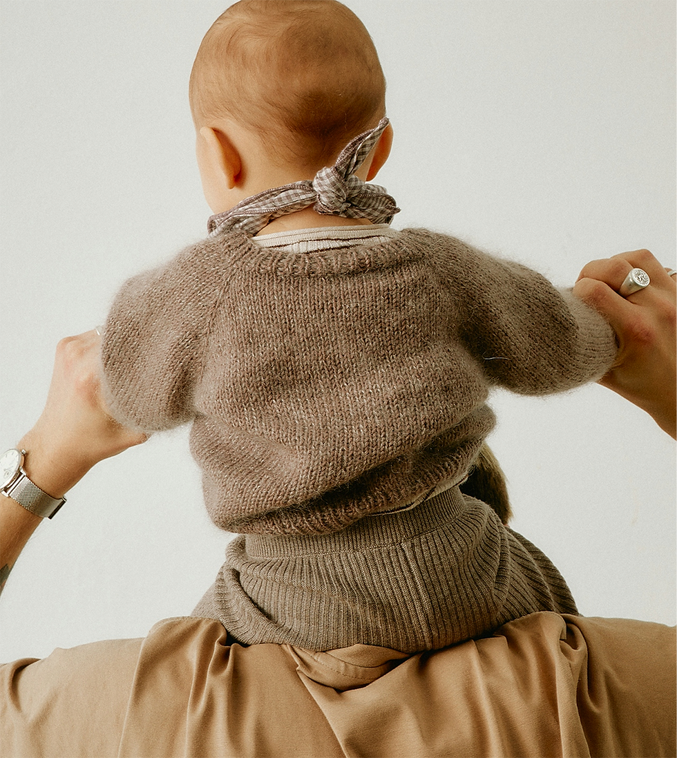 Baby on Shoulders.png