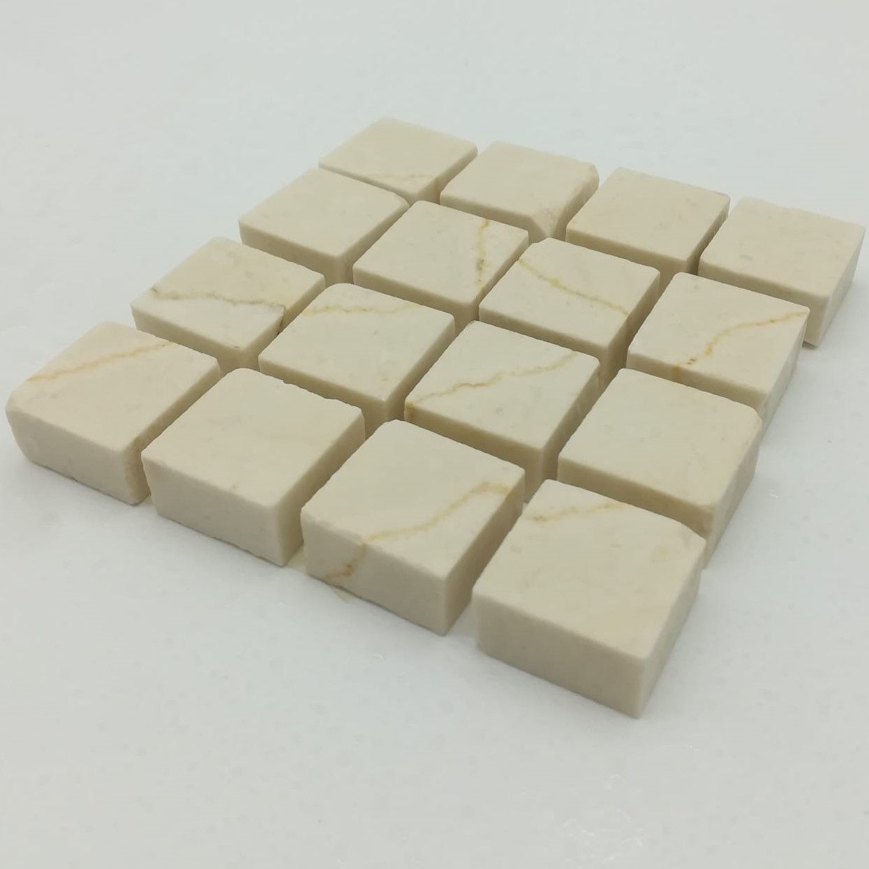 Tesselles pour Mosaïque crema Marfil kg. 1