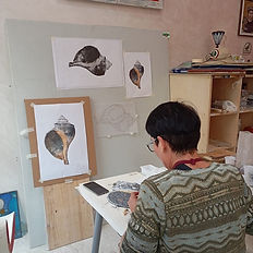 Aprenda el antiguo arte de hacer mosaicos con un maestro en un estudio de mosaicos profesional en Roma.