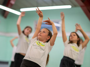Children taking part in a contemporary dance class at Moving Waves, Whittington Park Community Centre, Archway. Weekly performing arts classes for kids aged 4+, including Street Dance, Ballet, Break Dance, and Contemporary.
