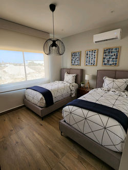 Bedroom 3 (Twin / King)