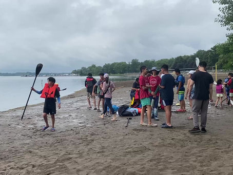 跨越国界的爱心泛舟