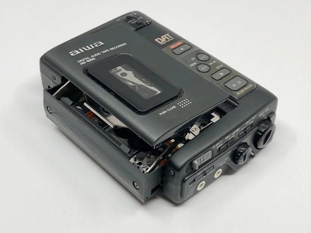 Aiwa HDS200 DAT Digital Audio Tape Recorder