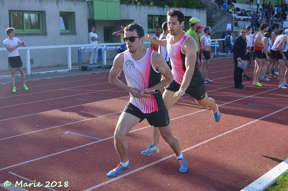Aurélien pilier du 4x400 m reçoit le témoin de Toto à Vichy en 2018
