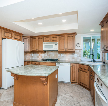 Kitchen 3-025-026-4200x2761.jpg