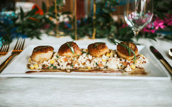 DINNER PLATE AT ENJOY WITH GUSTO WEDDING EVENT