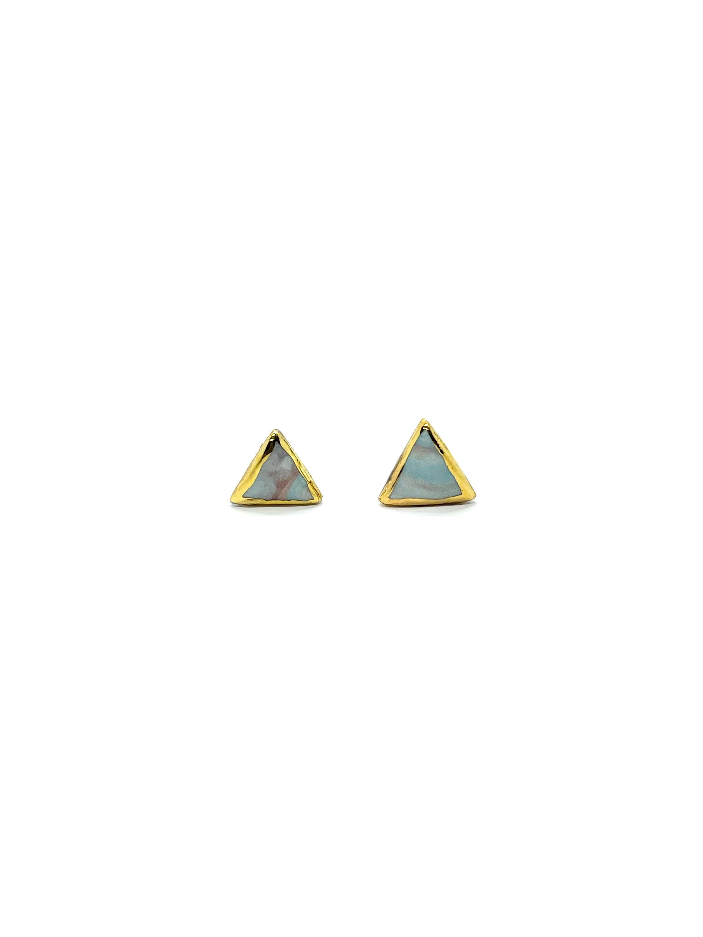 Small triangle earstuds 