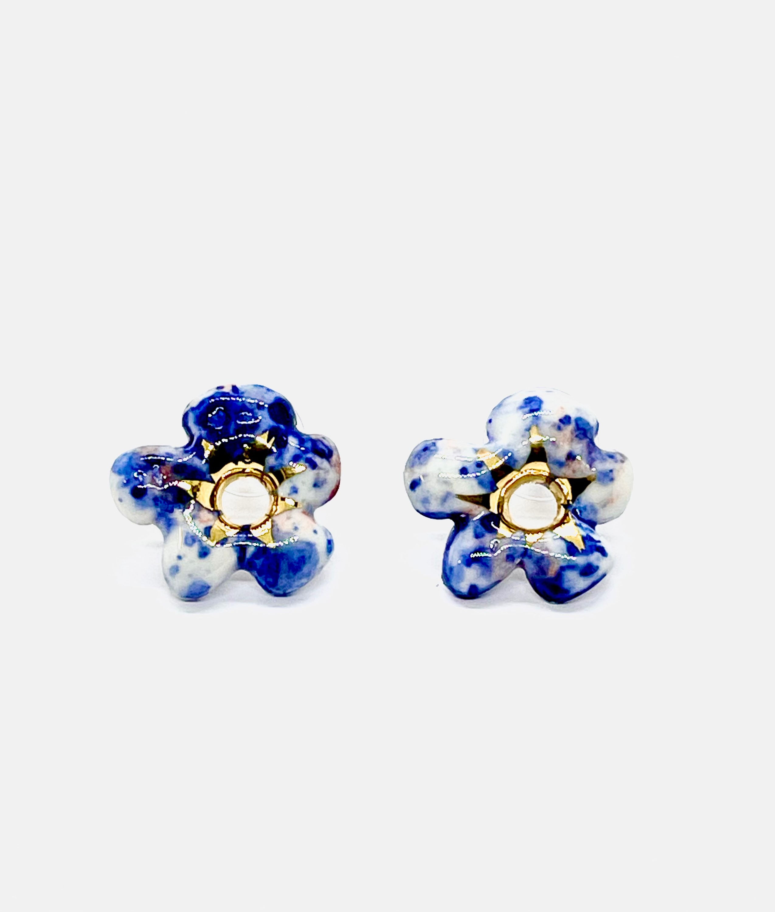 Speckled flower earstuds