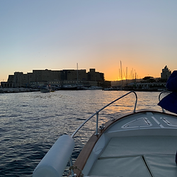 borgo marinaro visto da una barca