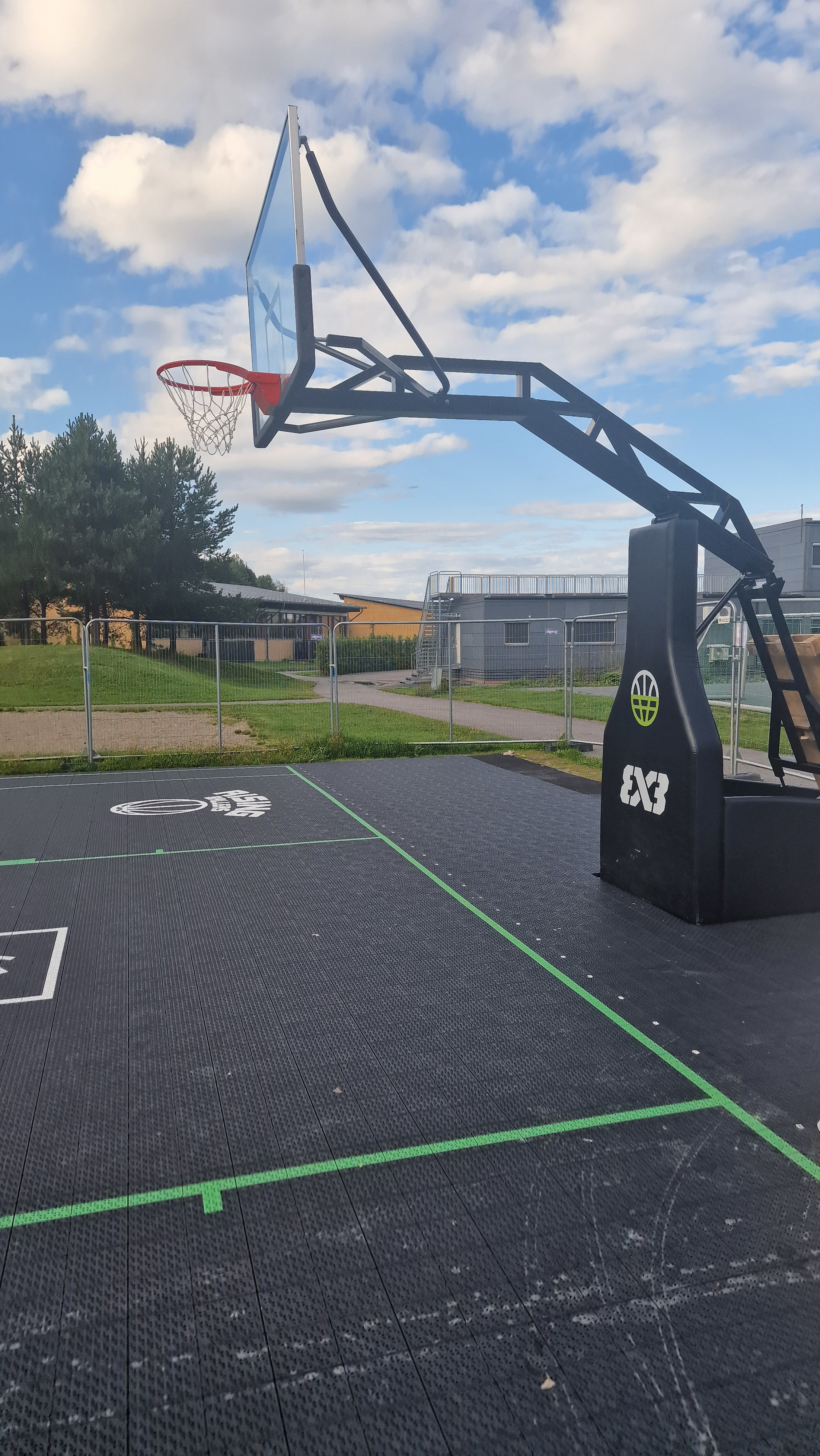 Basketball Hoop (OUT GROUND)