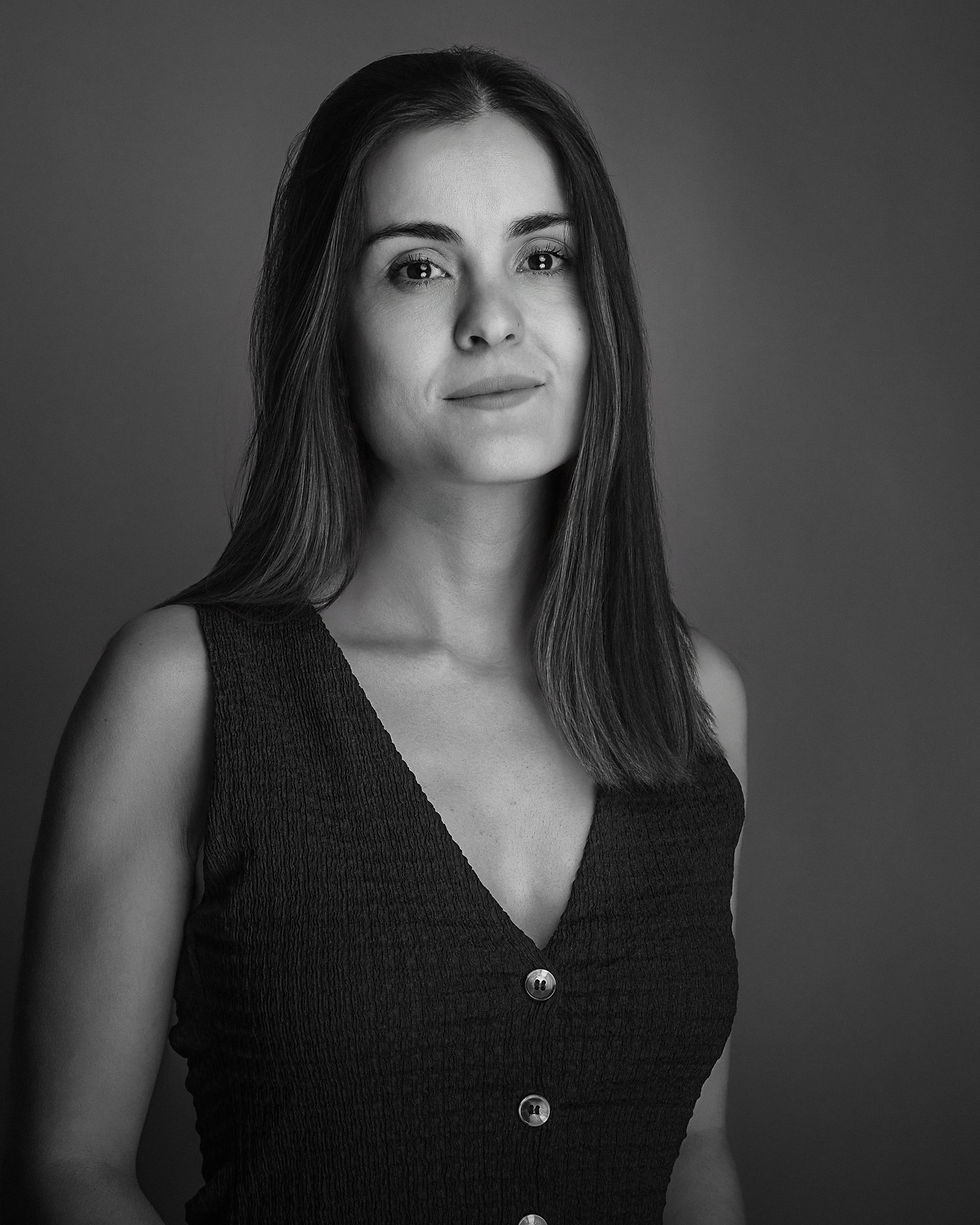 Retrato de marca personal en estudio para mujer emprendedora