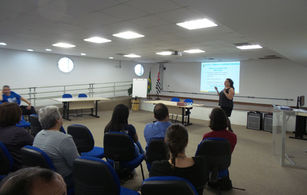 Abravido realiza palestra sobre tecnologia do vidro