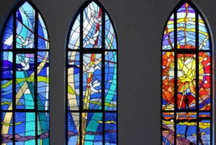Vidros coloridos também nos vitrais?