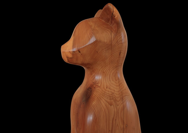 Caresse - Le Chat - Sculpture en bois d'if - Hauteur: 76 cm, Largeur: 26x30 cm - 1996 - Frédérique Ferrier, sculpteur, France.